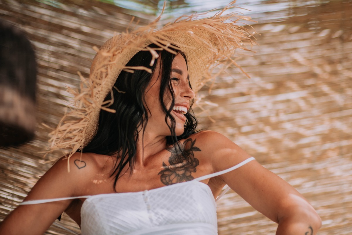 Jak dbać o świeży tatuaż latem? Porady na gojenie, pielęgnację i ochronę w wakacje