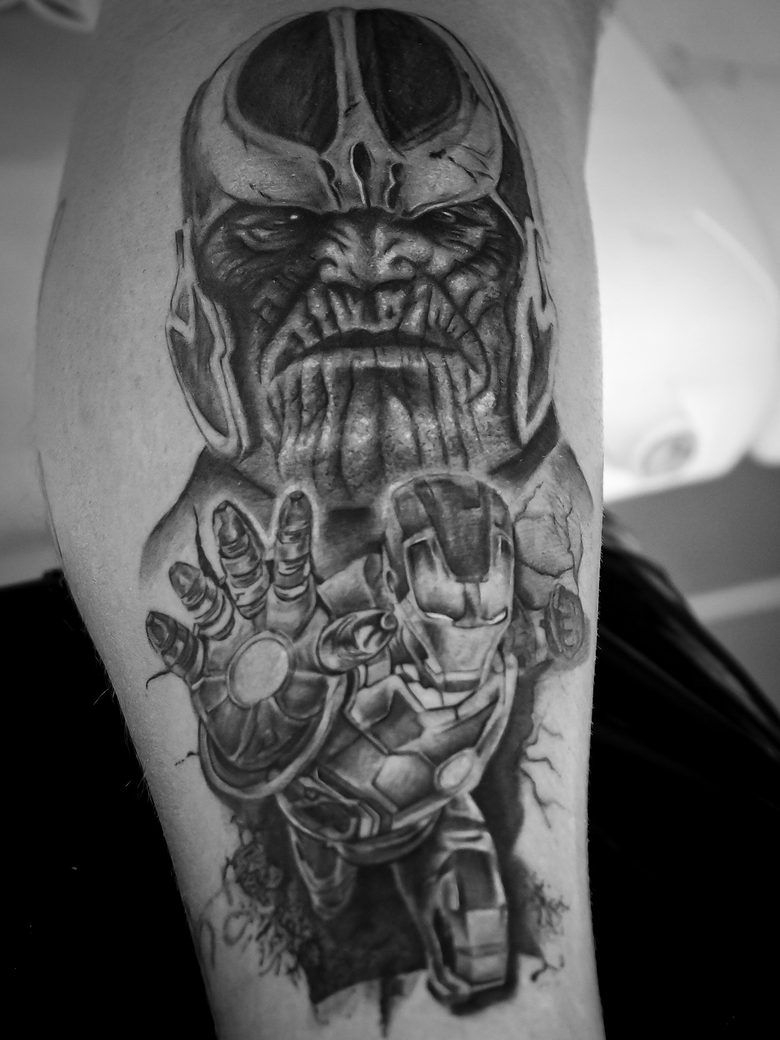 Tatuaż realistyczny przedstawiający postaci z Marvela