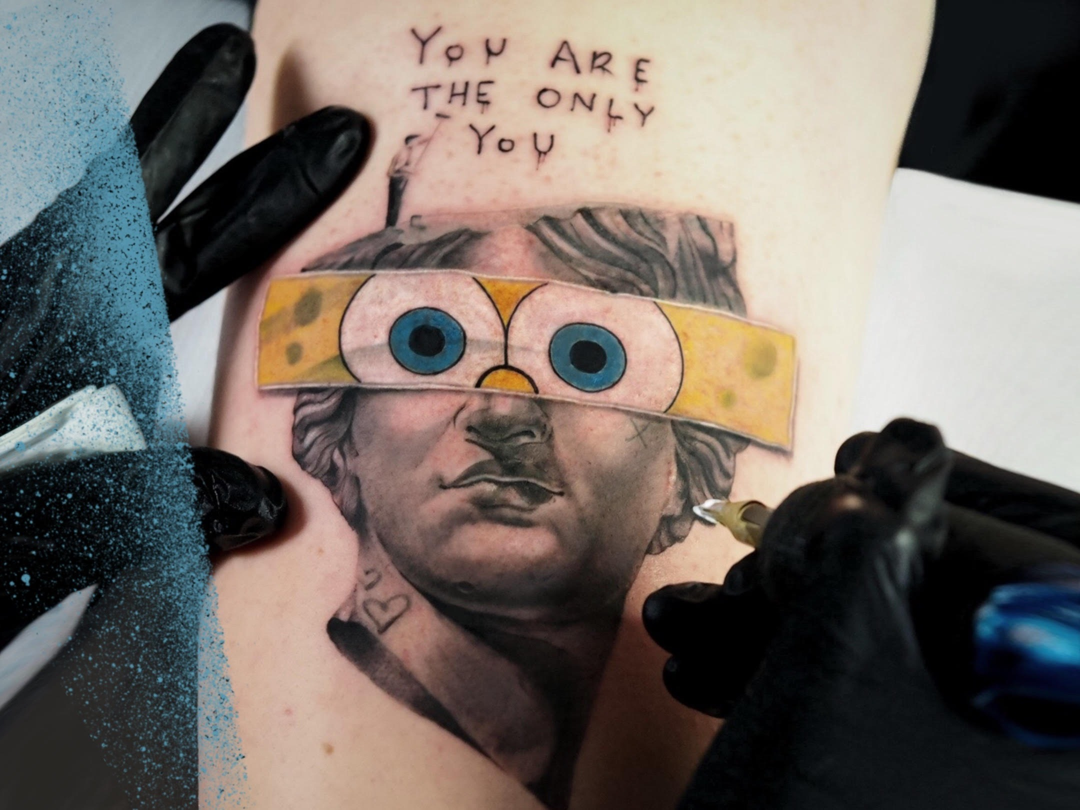 Tatuaż realistyczny, płaczące oczy kobiety