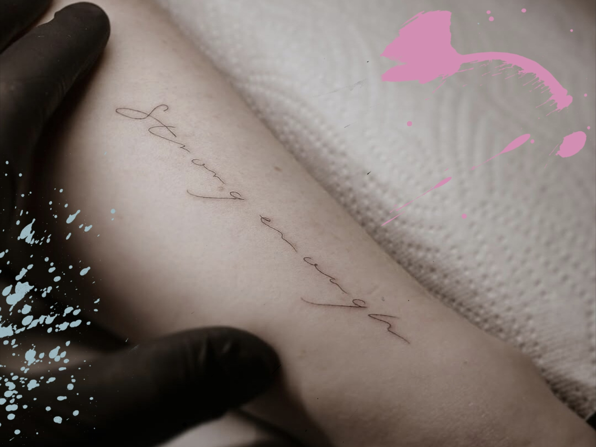 Delikatny tatuaż na przedramieniu