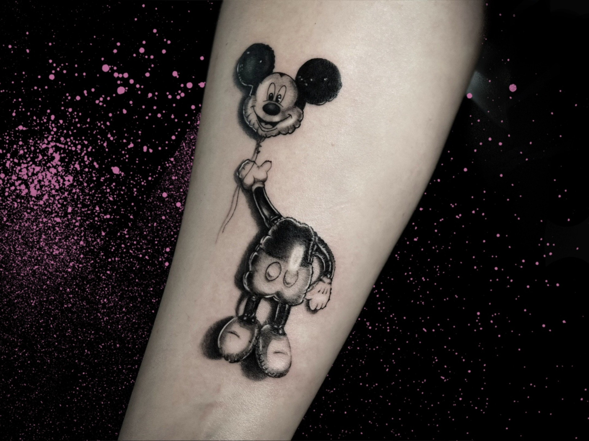 Mikrorealistyczny tatuaż, twarz Marilyn Monroe