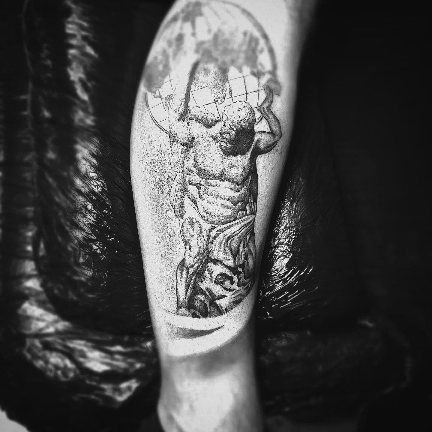 Tatuaż - postać z mitologii greckiej, Atlas dźwigający świat