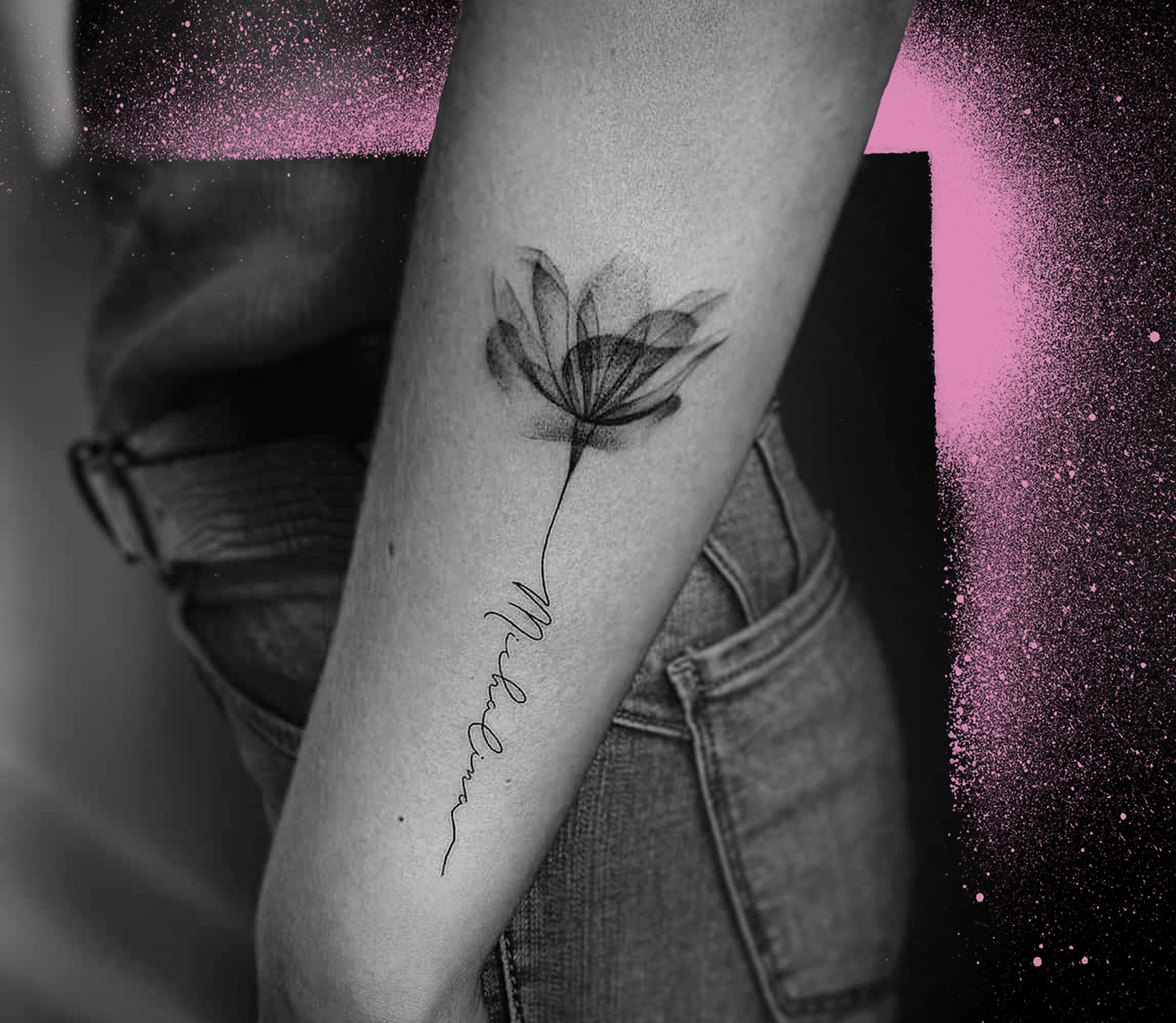 tatuaż napis i kwiat na przedramieniu
