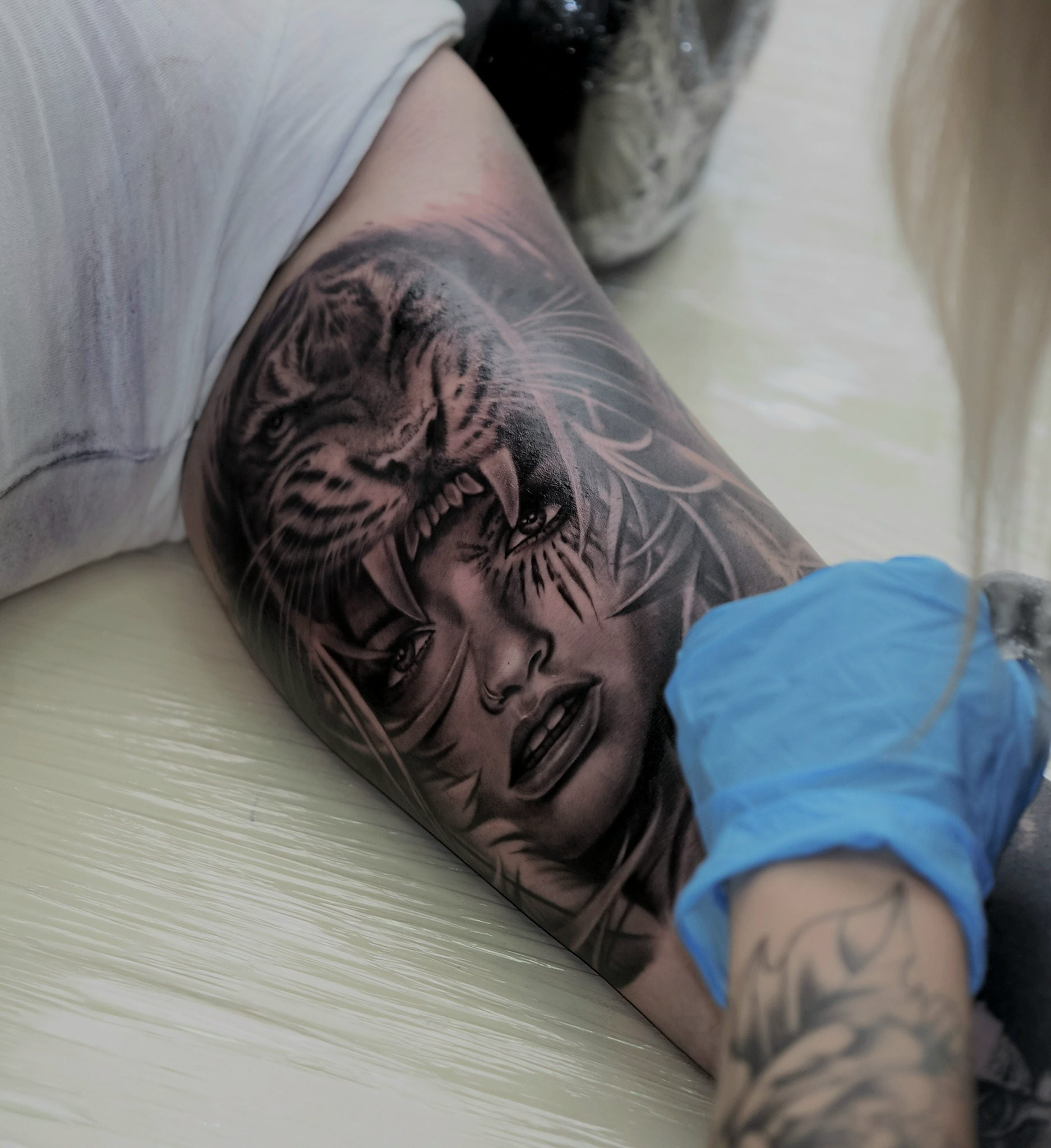 Tatuaż, motyw twarzy kobiety