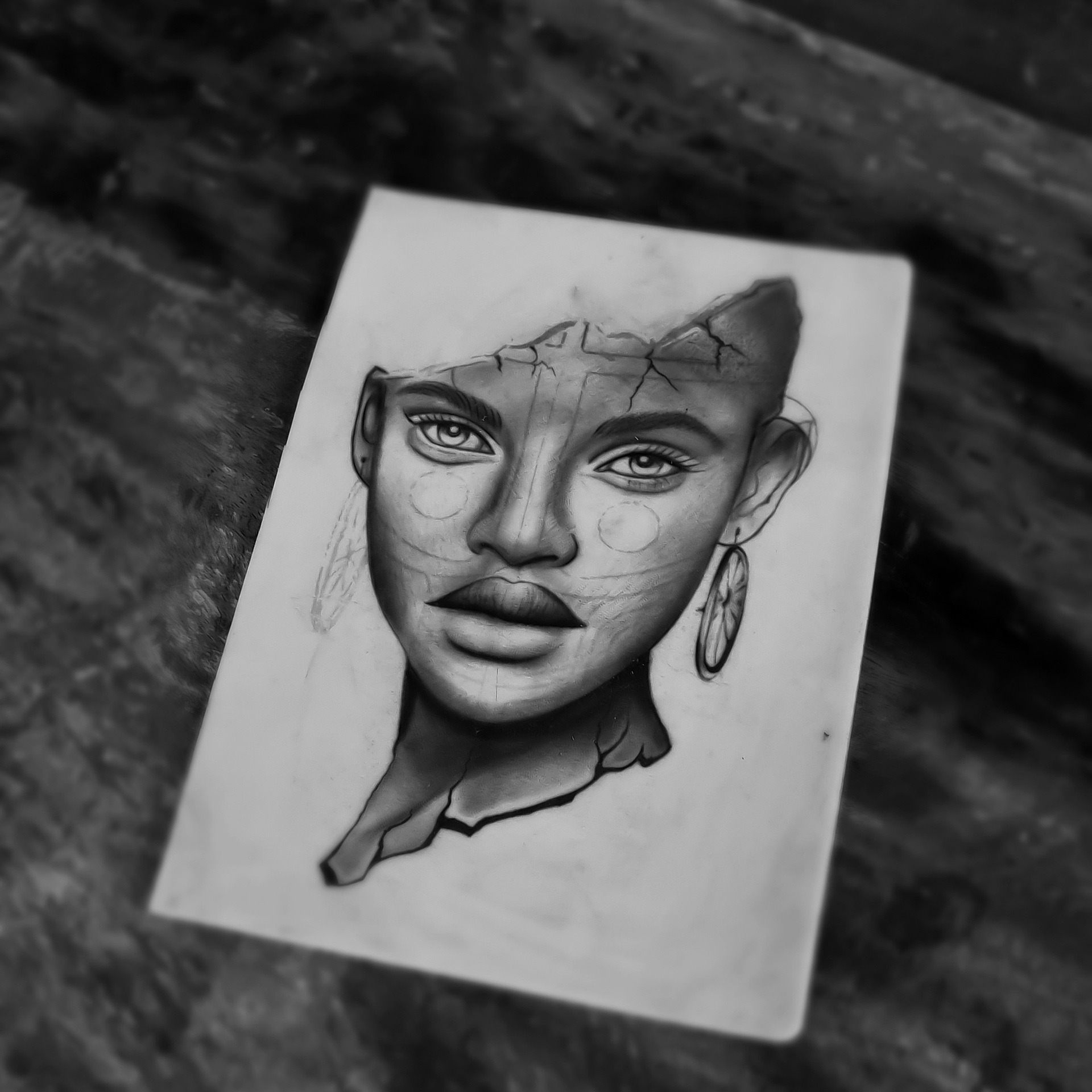 Tatuaż realistyczny portret kobiety
